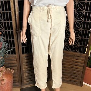 NWT OLD NAVY CROPPED PANTS PALE YELLOW M
